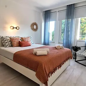 https://guney-suites-by-villa-safiya.aegeanhotels.net